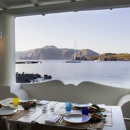 Vulcano Mari Del Sud Porto di Ponente